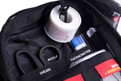 Close-up of the shears, muzzle pocket and thermometer inside the Pet bag